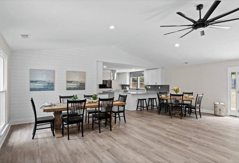 Fireside Fun By Avantstay Sleeps 18 Waterfront + Pool