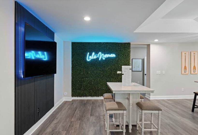 Fireside Fun By Avantstay Sleeps 18 Waterfront + Pool