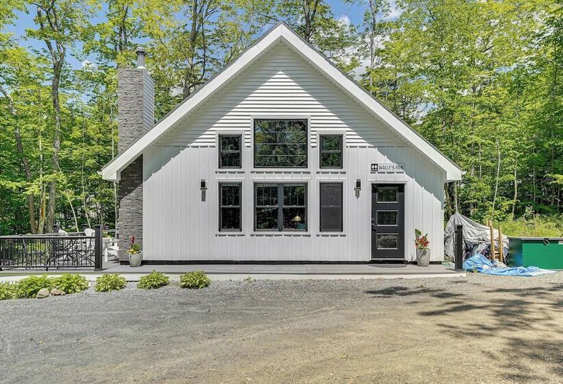 Near Hiking Trails & Ski Resorts: Killington Home!