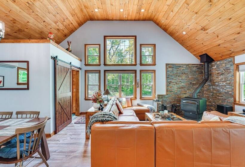 Near Hiking Trails & Ski Resorts: Killington Home!