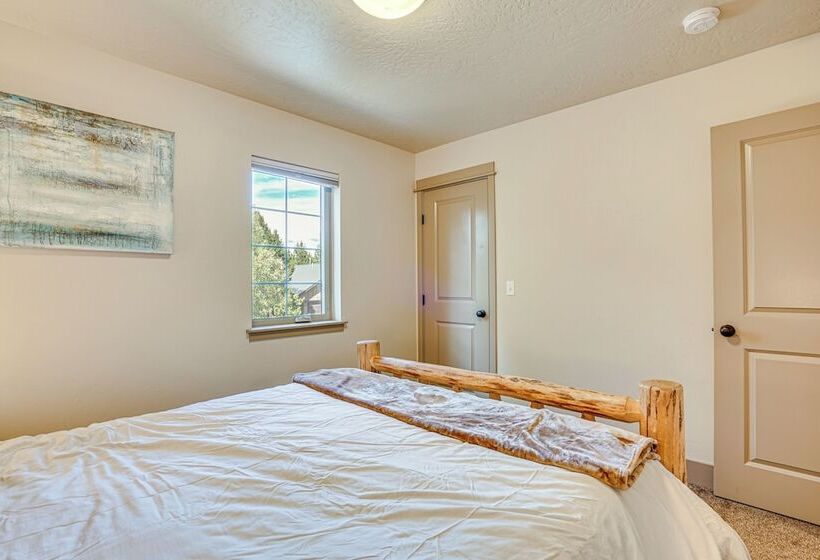 Charming Donnelly Home   1 Mi To Lake Cascade!