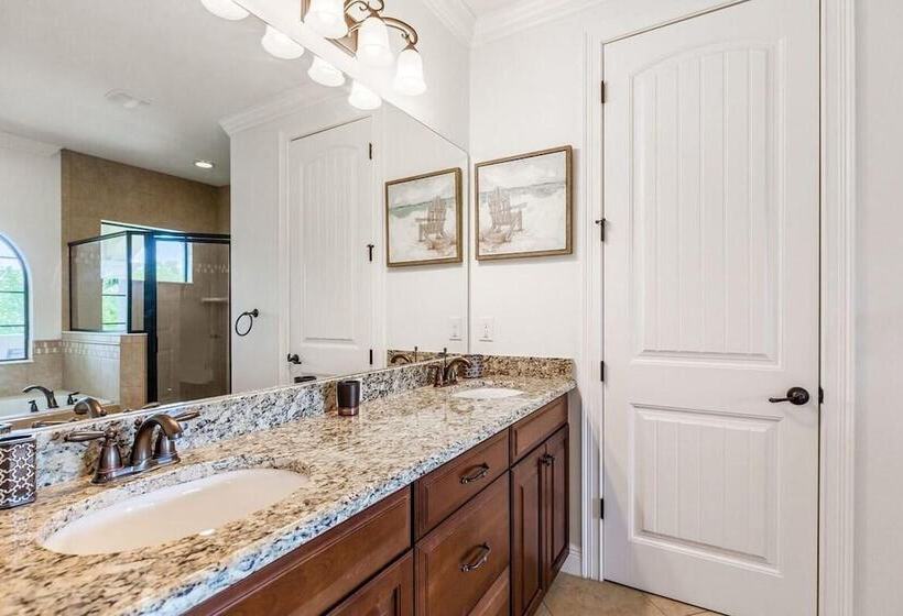 إقامة Castle Pines Court Retreat