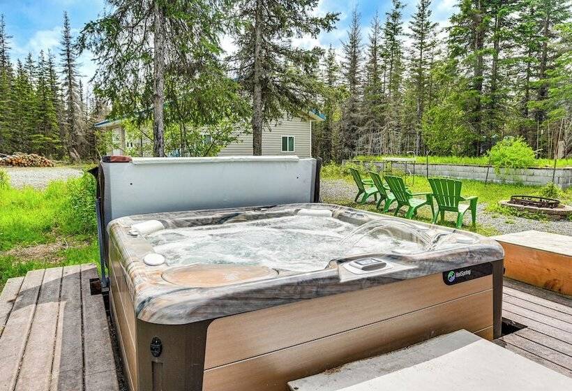 Roomy Log Cabin W/ Hot Tub, Walk To Kenai River!