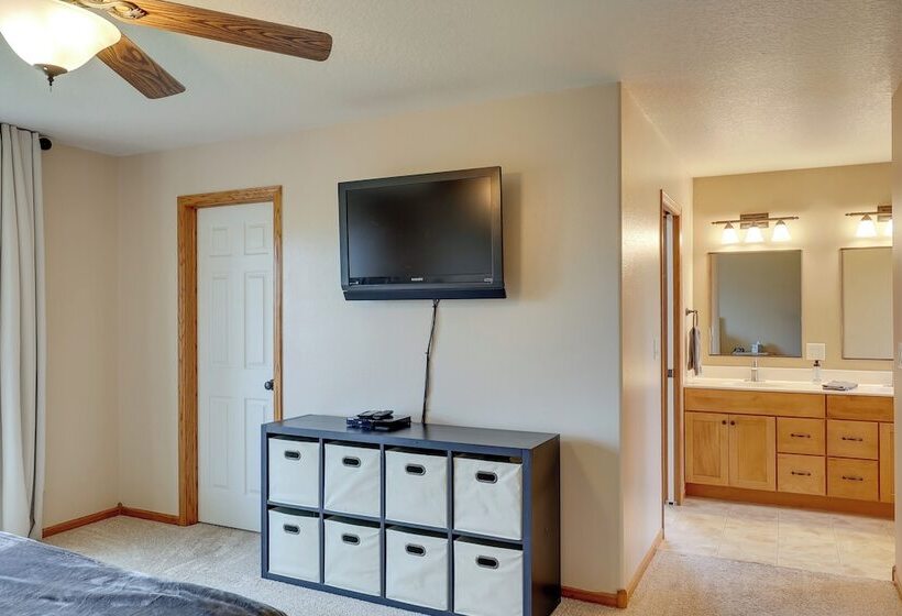 Roomy Piedmont Home W/ Yard < 14 Mi To Sturgis!