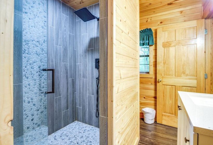 Secluded Cabin W/ Hot Tub   9 Mi To Dollywood!