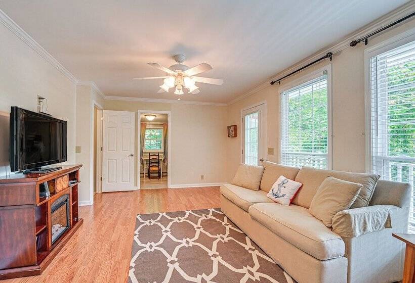 Smith Mountain Lake Cottage W/ Dock + Fire Pit!