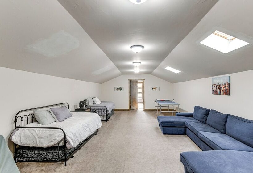 Spacious Afton Home: Patio, Grill & Mountain Views