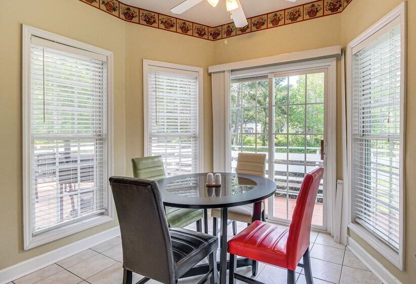 Spacious Richmond Hill Hideaway W/ Deck!