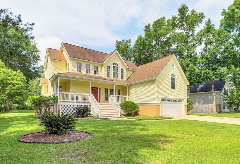 Spacious Richmond Hill Hideaway W/ Deck!