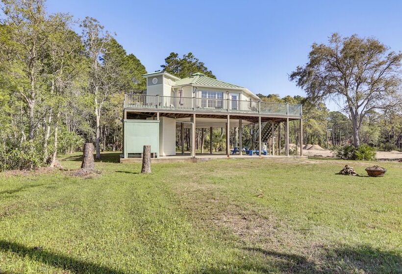 The Octagon House    Oceanfront Carrabelle Oasis