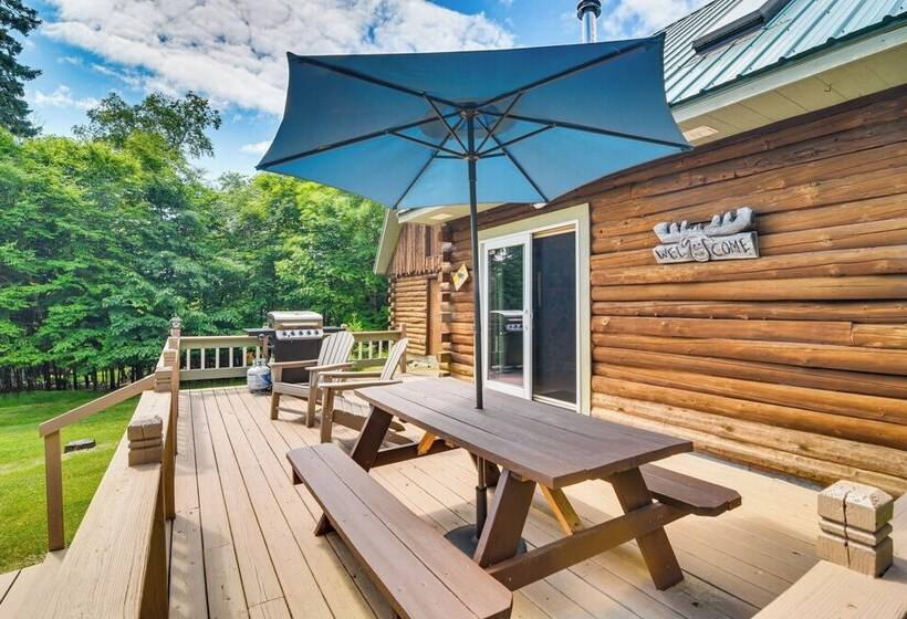 Woodsy Beaver Cove Cabin W/ Deck & Fire Pit!