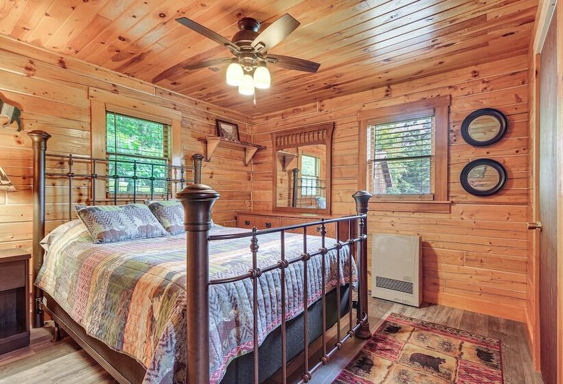 Woodsy Beaver Cove Cabin W/ Deck & Fire Pit!