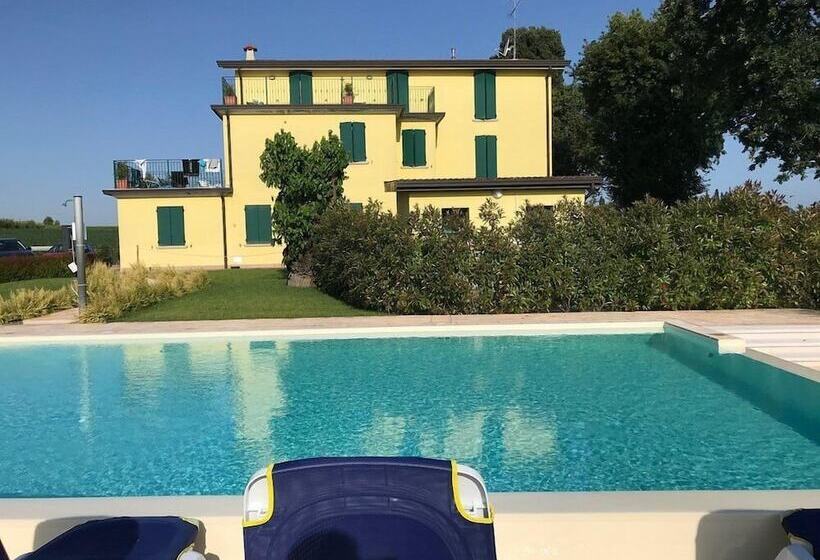 Отель Albergo Quattro Pini