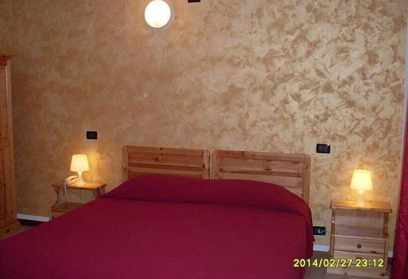 ホテル Albergo Quattro Pini