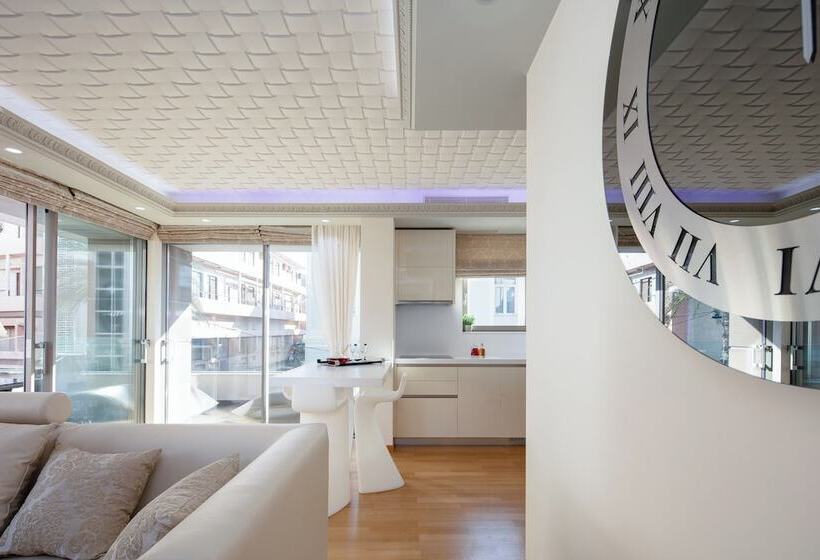 هتل Demani President Suites