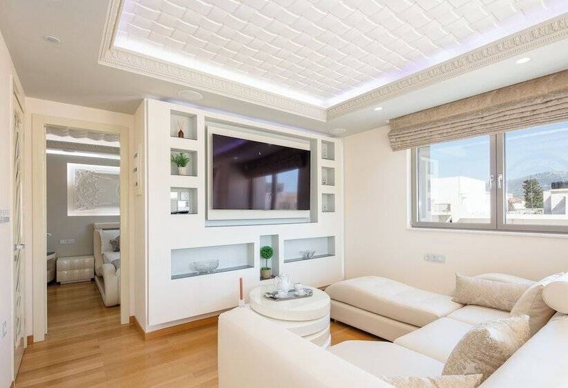 هتل Demani President Suites