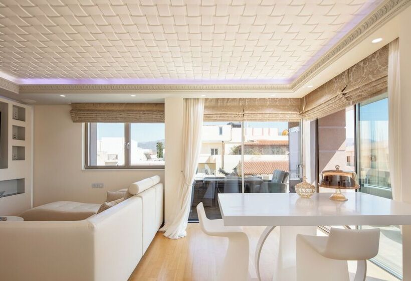 هتل Demani President Suites