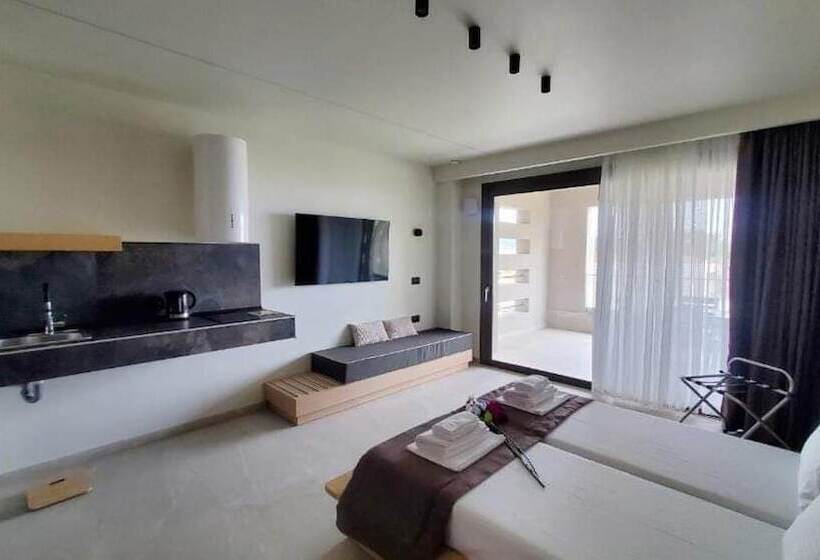 פנסיון Aura Luxury Suites   Olympiada Cozy Getaways