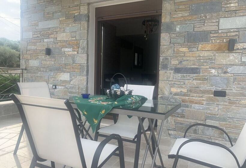 פנסיון Effie S Maisonette With Detached Studio