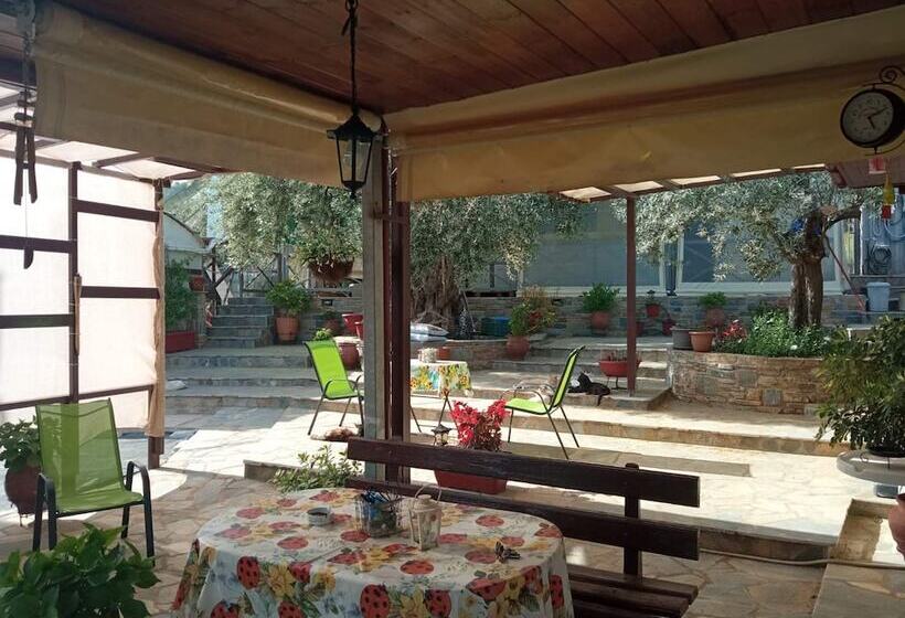 פנסיון Effie S Maisonette With Detached Studio