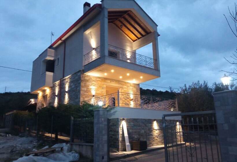 פנסיון Effie S Maisonette With Detached Studio