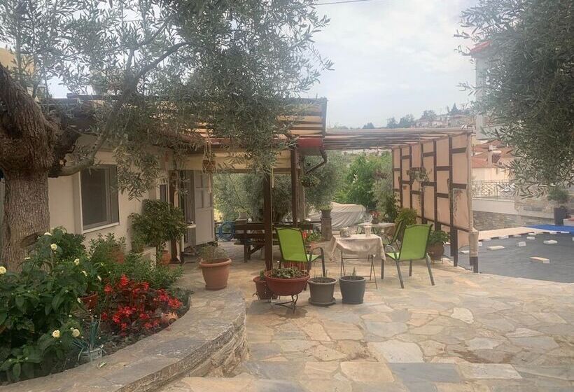 פנסיון Effie S Maisonette With Detached Studio