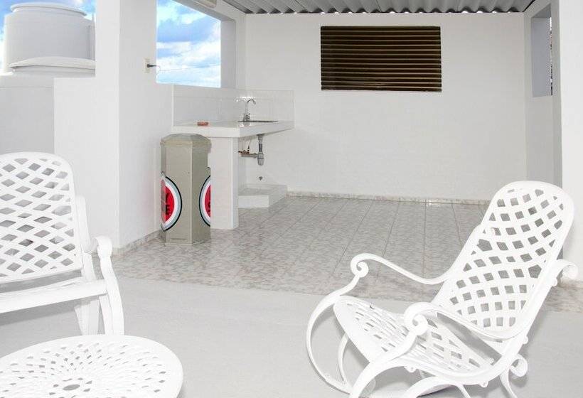 پانسیون Hostal Ciro Y Lourdes