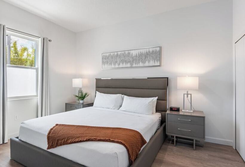 Radiant Realm   Avantstay 30mins To Disney + Private Pool