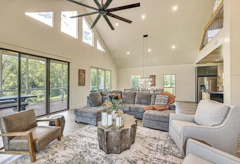 Riverfront Murfreesboro Cabin W/ Fire Pit