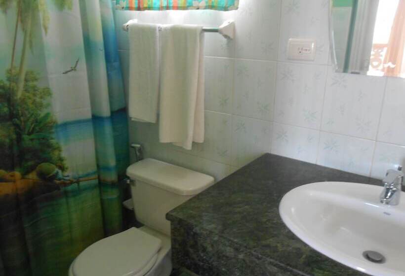 پانسیون Hostal Olivia Boca De Camarioca