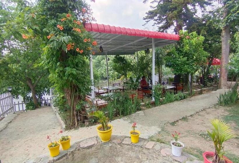 منتجع Sarovar Inn