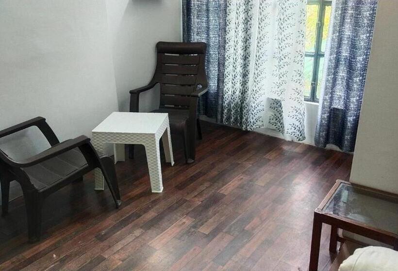 منتجع Sarovar Inn