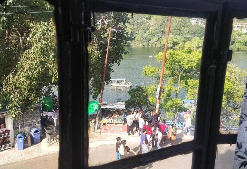 منتجع Sarovar Inn