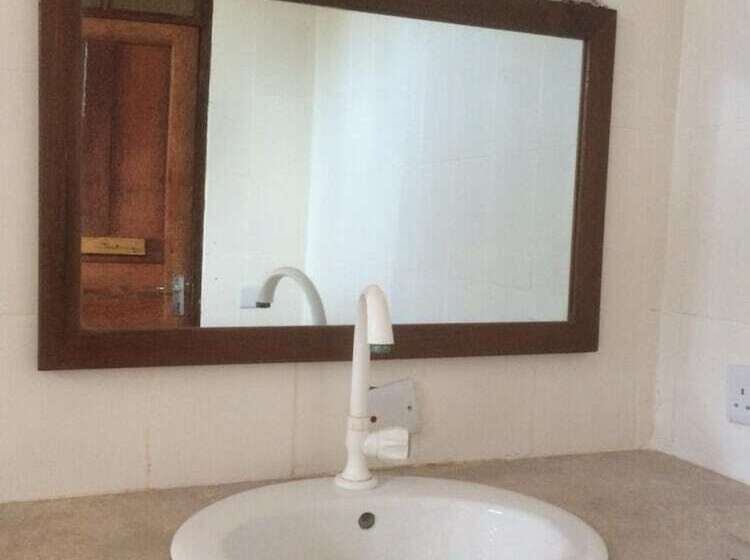 مبيت وإفطار Mpole Bungalows