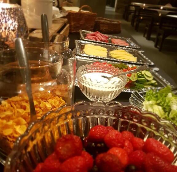 민박 Varjola Holiday Center