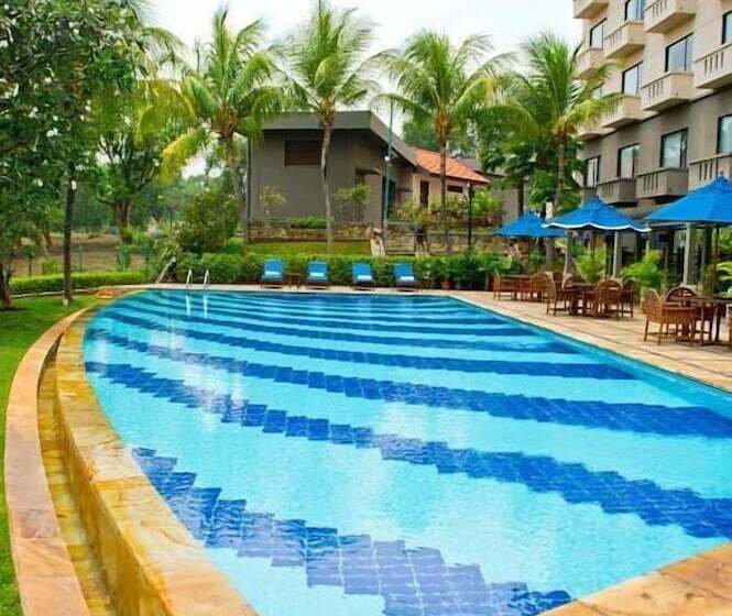 هتل Puri Kiic Golf View