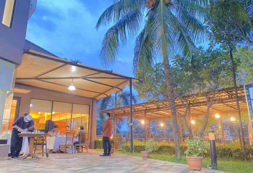 هتل Puri Kiic Golf View