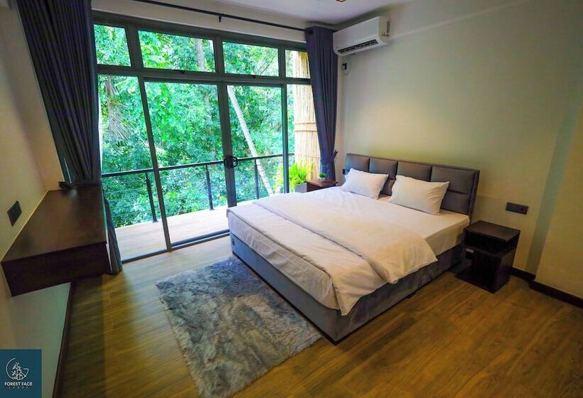 פנסיון Forest Face Lodge