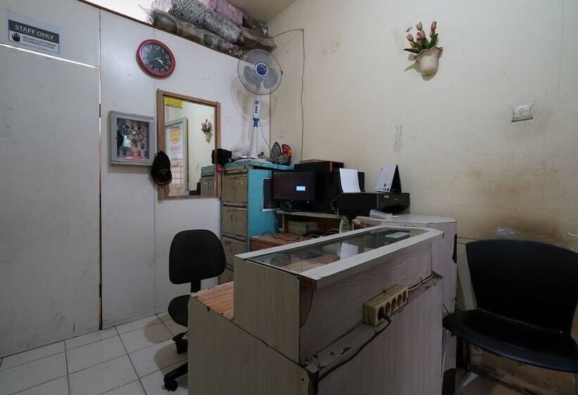Отель Oyo 94119 Pdl Guest House Syariah