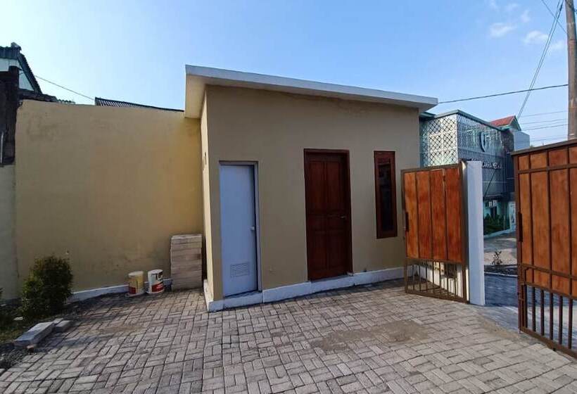 בית מלון כפרי Spot On 94076 Tinampi House Syariah