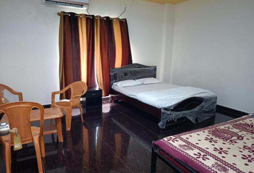 הוסטל Govinda Krishna Comforts