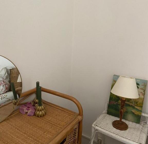 ベッドアンドブレックファースト Chambres D Hôtes Villa Les Rosiers   Garance