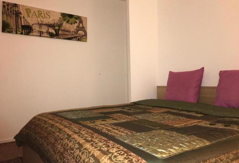 تختخواب و صبحانه Near Stade De France