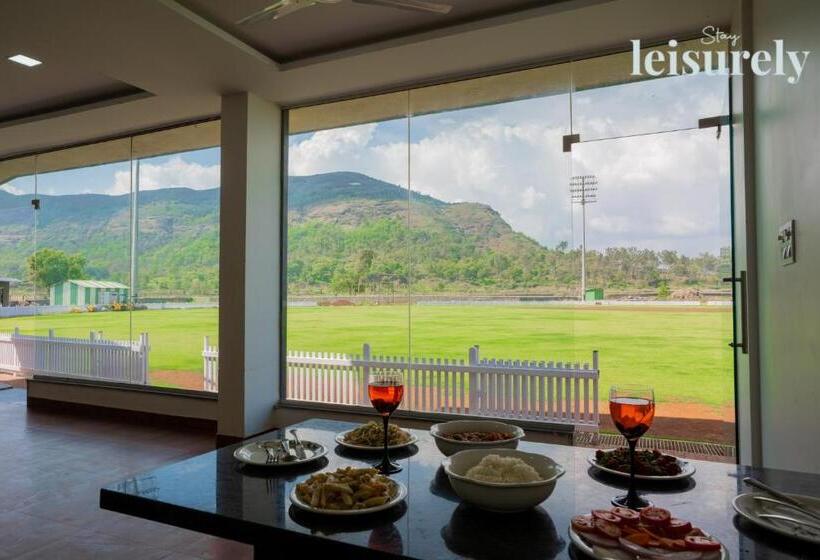 בית מלון כפרי Stay Leisurely   Pavilion By The Hills, Lonavala   Stadium View Rooms