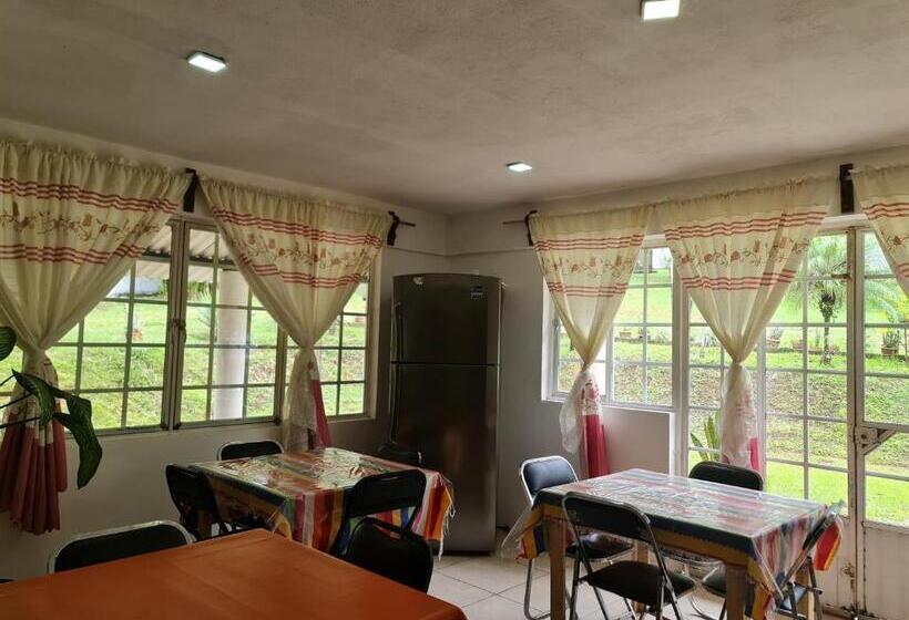 بنسيون Hostal El Jardín De Los Anturios