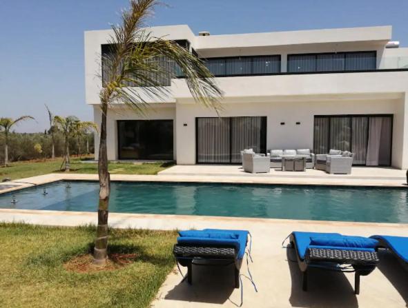 Пансион Villa Et Piscine, Avec Suites Indépendantes, Proche De Casablanca
