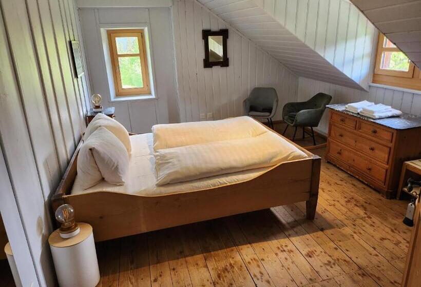 ユースホステル Gasthaus Crestasee