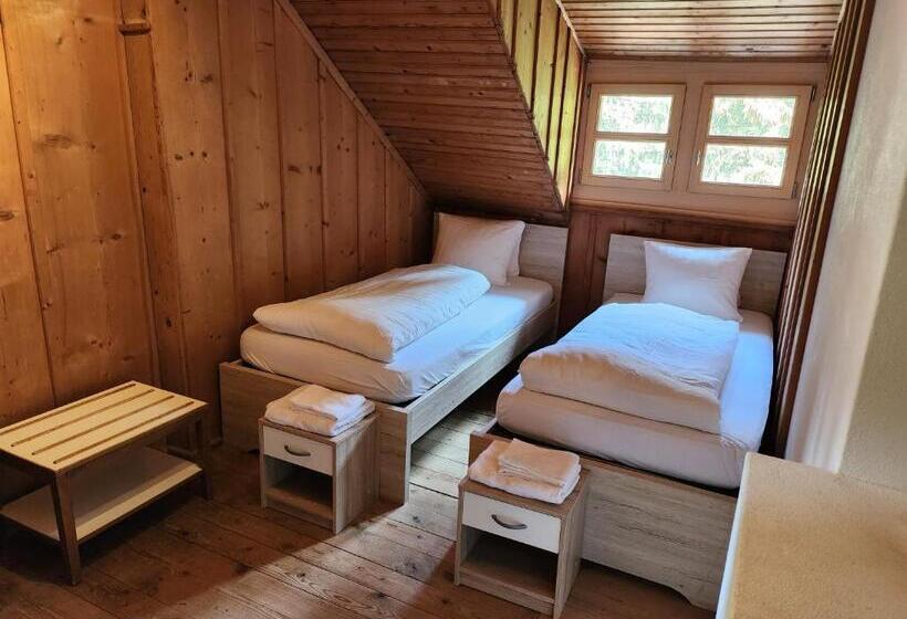 ユースホステル Gasthaus Crestasee