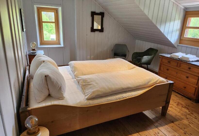 ユースホステル Gasthaus Crestasee