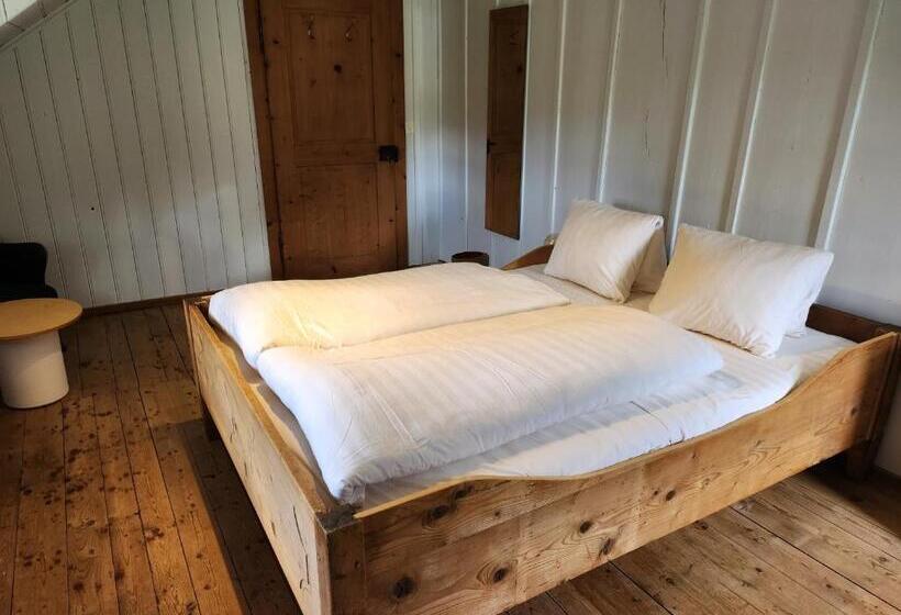 ユースホステル Gasthaus Crestasee